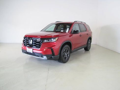 Certified 2024 Honda Pilot TrailSport image 1