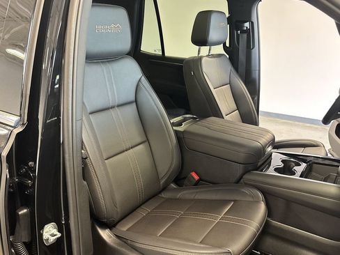Used 2025 Chevrolet Tahoe High Country AWD/4WD image 35
