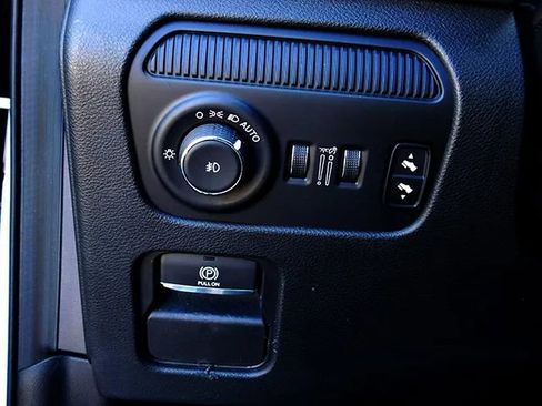 Used 2024 Jeep Grand Wagoneer L 4WD image 28