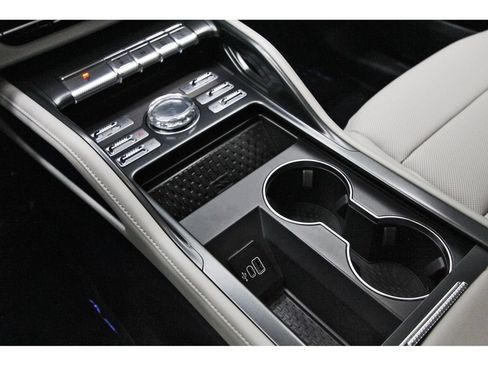 Used 2026 Lincoln Nautilus Premier AWD/4WD image 33