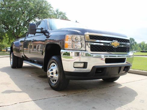Used 2011 Chevrolet Silverado 3500 LTZ AWD/4WD image 5