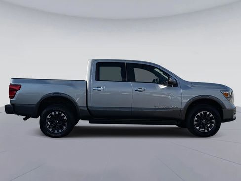 Used 2019 Nissan Titan PRO-4X image 2