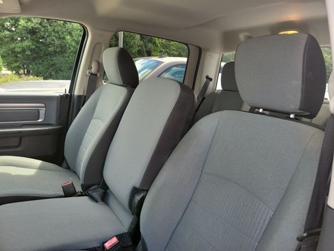 Used 2022 RAM 1500 Classic SLT AWD/4WD image 18