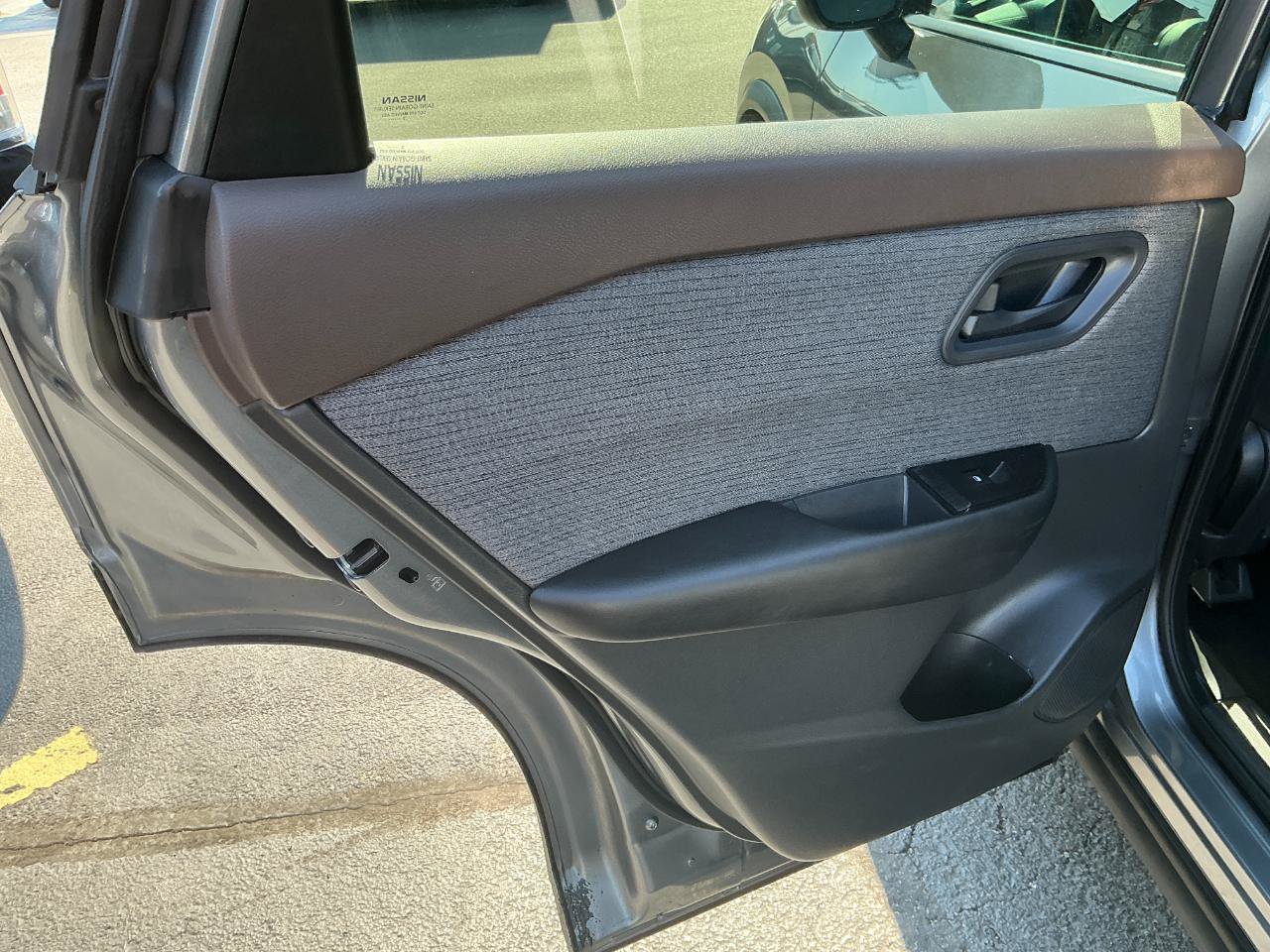 Used 2023 Nissan Rogue S AWD/4WD image 17