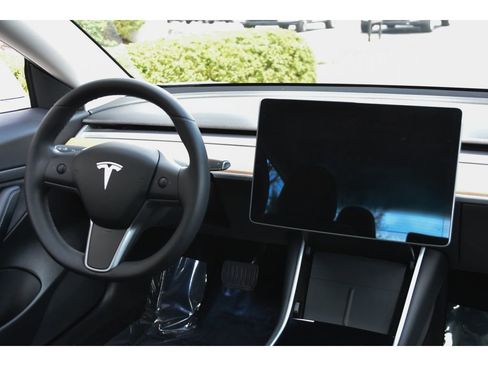 Used 2020 Tesla Model 3 Standard Range Plus RWD image 16