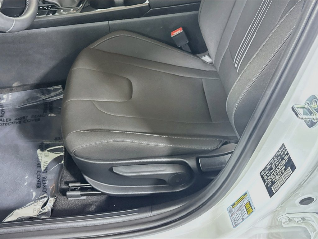 Certified 2025 Hyundai Elantra SEL FWD image 24