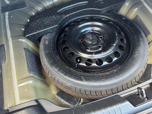 Used 2021 Chevrolet Malibu LT image 38