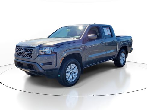 Used 2023 Nissan Frontier SV w/ Tow Package image 2