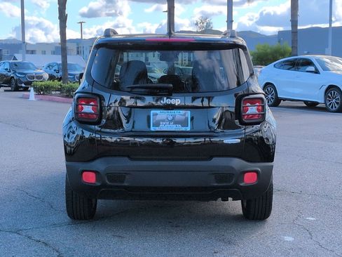 Used 2016 Jeep Renegade Latitude w/ Popular Equipment Group image 9
