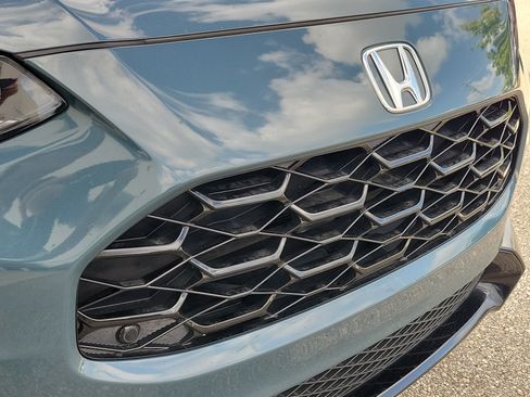 Used 2024 Honda HR-V EX-L image 12