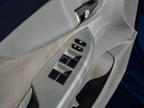 Used 2013 Toyota Corolla LE image 21