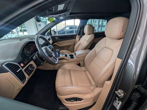 Used 2023 Porsche Cayenne image 5