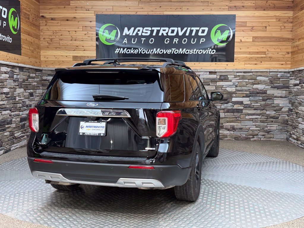 Used 2020 Ford Explorer XLT w/ Equipment Group 202A AWD/4WD image 12
