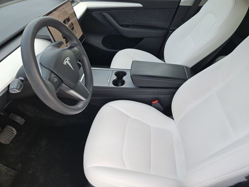 Used 2023 Tesla Model Y Long Range image 15