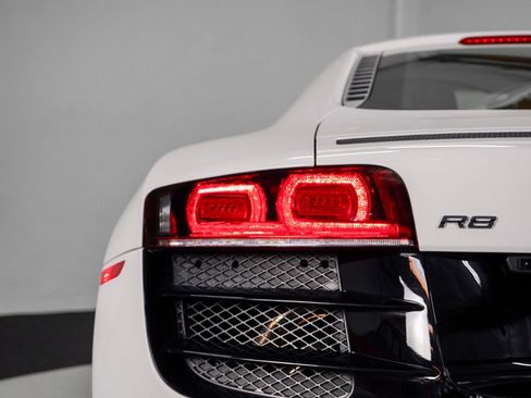 Used 2010 Audi R8 V10 image 19