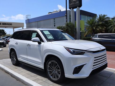 New 2026 Lexus TX 550h AWD Plug-In Hybrid image 3