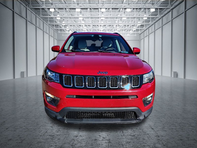 Used 2018 Jeep Compass Latitude w/ Cold Weather Group AWD/4WD image 2