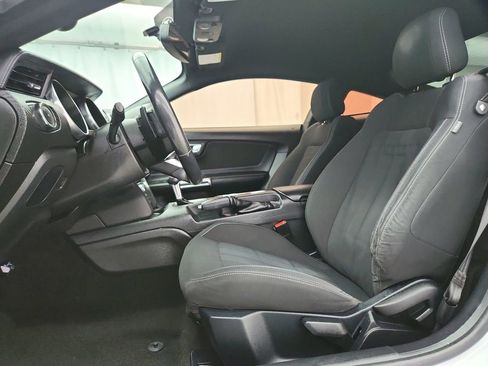 Used 2018 Ford Mustang Coupe RWD image 11