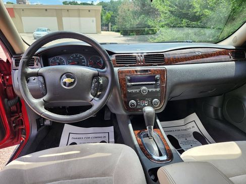 Used 2013 Chevrolet Impala LT w/ LT Sunroof Package FWD image 9