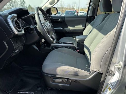 Used 2020 Toyota Tacoma SR5 image 4