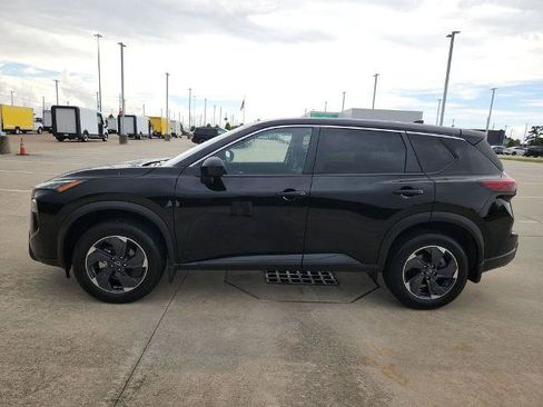 Certified 2025 Nissan Rogue SV FWD image 8