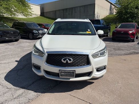 Used 2016 INFINITI QX60 AWD w/ Premium Package image 2
