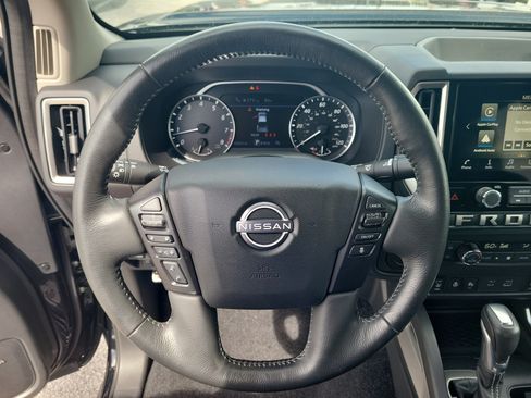 Certified 2025 Nissan Frontier SV w/ SV Convenience Package RWD image 15