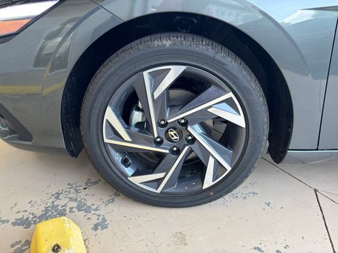 Certified 2025 Hyundai Elantra SEL FWD image 27
