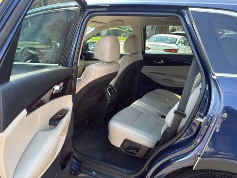 Used 2019 Kia Sorento FWD image 28