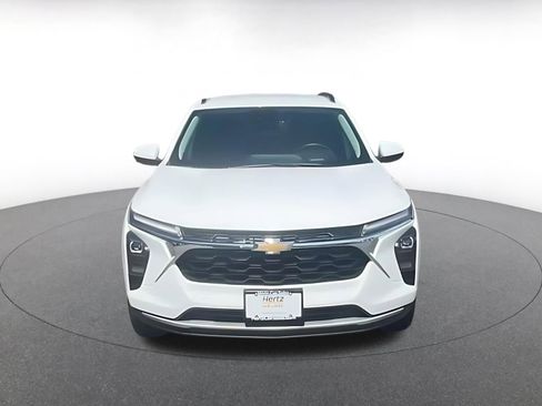 Used 2025 Chevrolet Trax LT w/ LT Convenience Package image 4