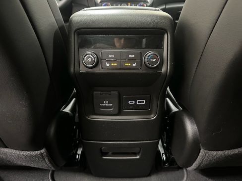 Certified 2023 GMC Acadia SLT w/ Elevation Edition image 35