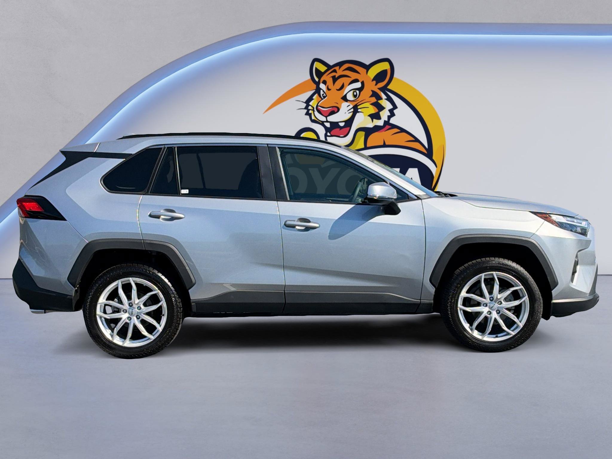 Used 2025 Toyota RAV4 XLE Premium w/ Weather Package AWD/4WD image 4