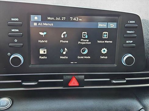 Used 2025 Hyundai Elantra Hybrid FWD image 13