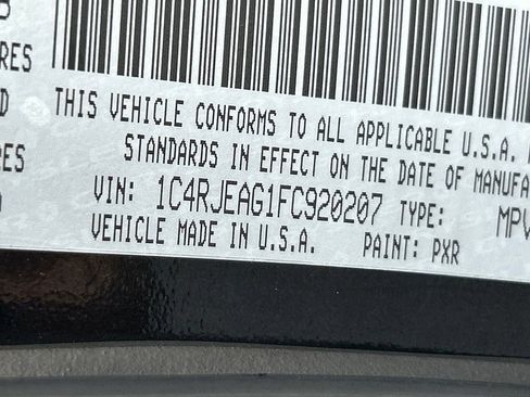Used 2015 Jeep Grand Cherokee Altitude RWD image 41