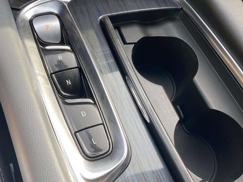 Used 2022 Buick Enclave Essence FWD image 29