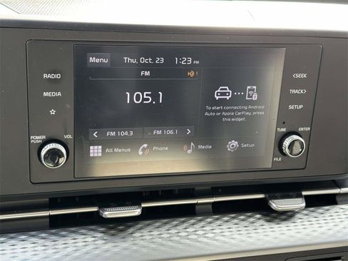 Used 2023 Kia Carnival LX image 17