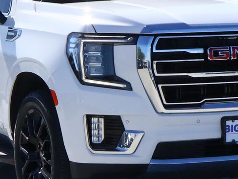 Used 2022 GMC Yukon SLT w/ SLT Premium Package image 8