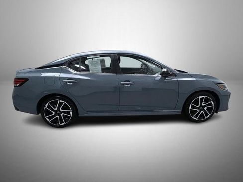 Certified 2025 Nissan Sentra SR w/ SR Premium Package image 4