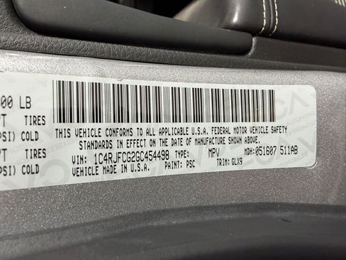 Used 2016 Jeep Grand Cherokee Overland w/ Advanced Technology Group AWD/4WD image 18