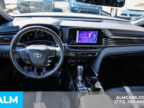 Used 2025 Toyota Camry SE image 30