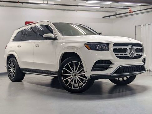 Used 2021 Mercedes-Benz GLS 580 4MATIC image 2