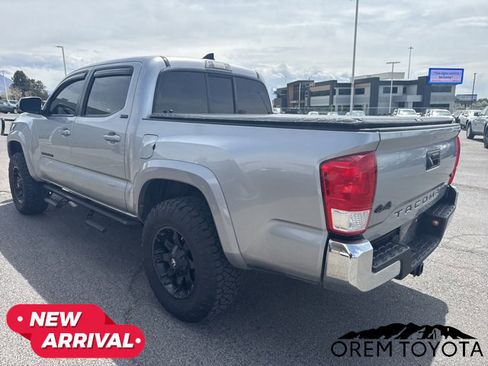 Used 2017 Toyota Tacoma SR5 w/ Tow Package AWD/4WD image 18