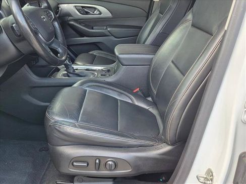 Used 2021 Chevrolet Traverse RS FWD image 14