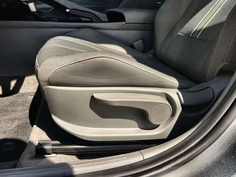 Used 2025 Hyundai Elantra Sport image 31