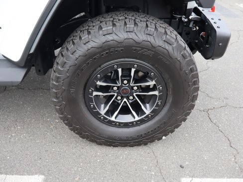 Used 2025 Jeep Wrangler Unlimited Rubicon AWD/4WD image 40