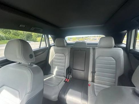 Used 2024 Volkswagen Atlas Cross Sport SEL R-Line AWD/4WD image 31