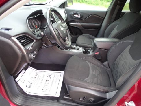 Used 2019 Jeep Cherokee 4WD Latitude image 10