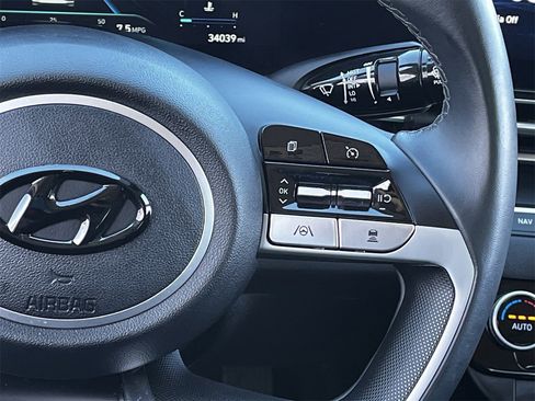 Used 2023 Hyundai Elantra SEL w/ Convenience Package image 14