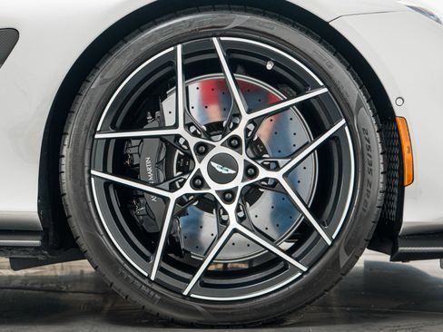 Used 2025 Aston Martin Vanquish image 49