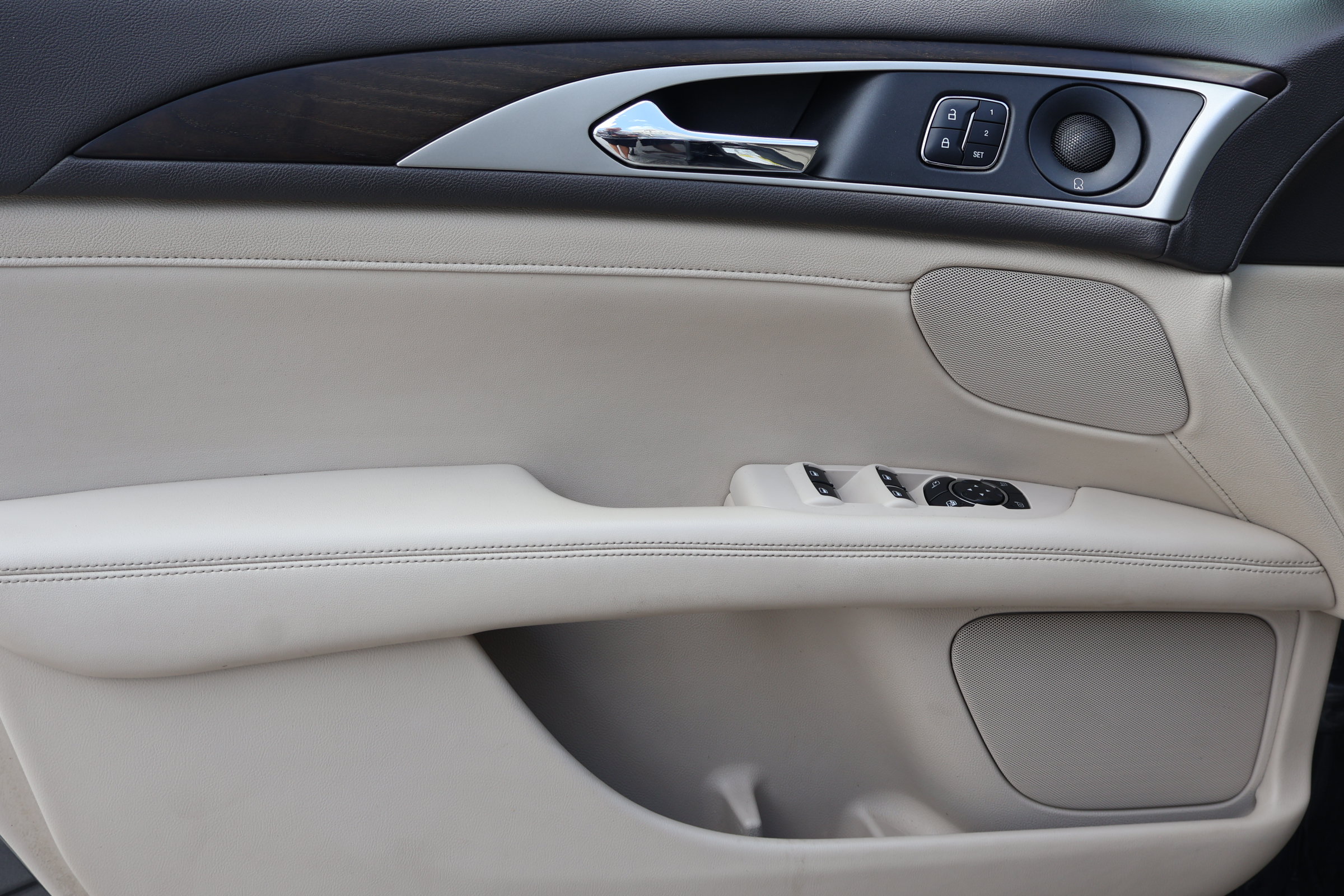 Used 2018 Lincoln MKZ Reserve w/ Technology Package FWD image 14